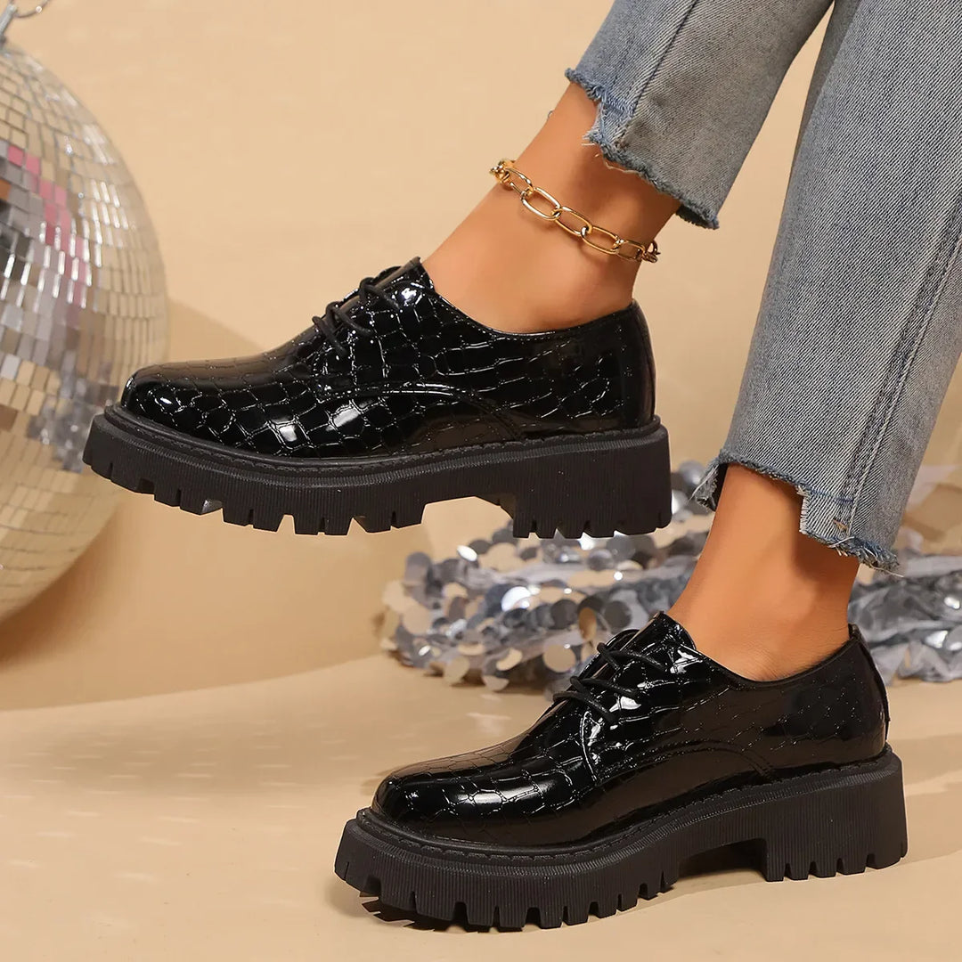 Velona – Derbies Contemporaines en Cuir Verni